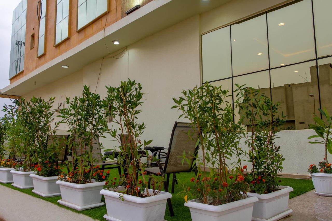 Areen Aparthotel Рияд Екстериор снимка